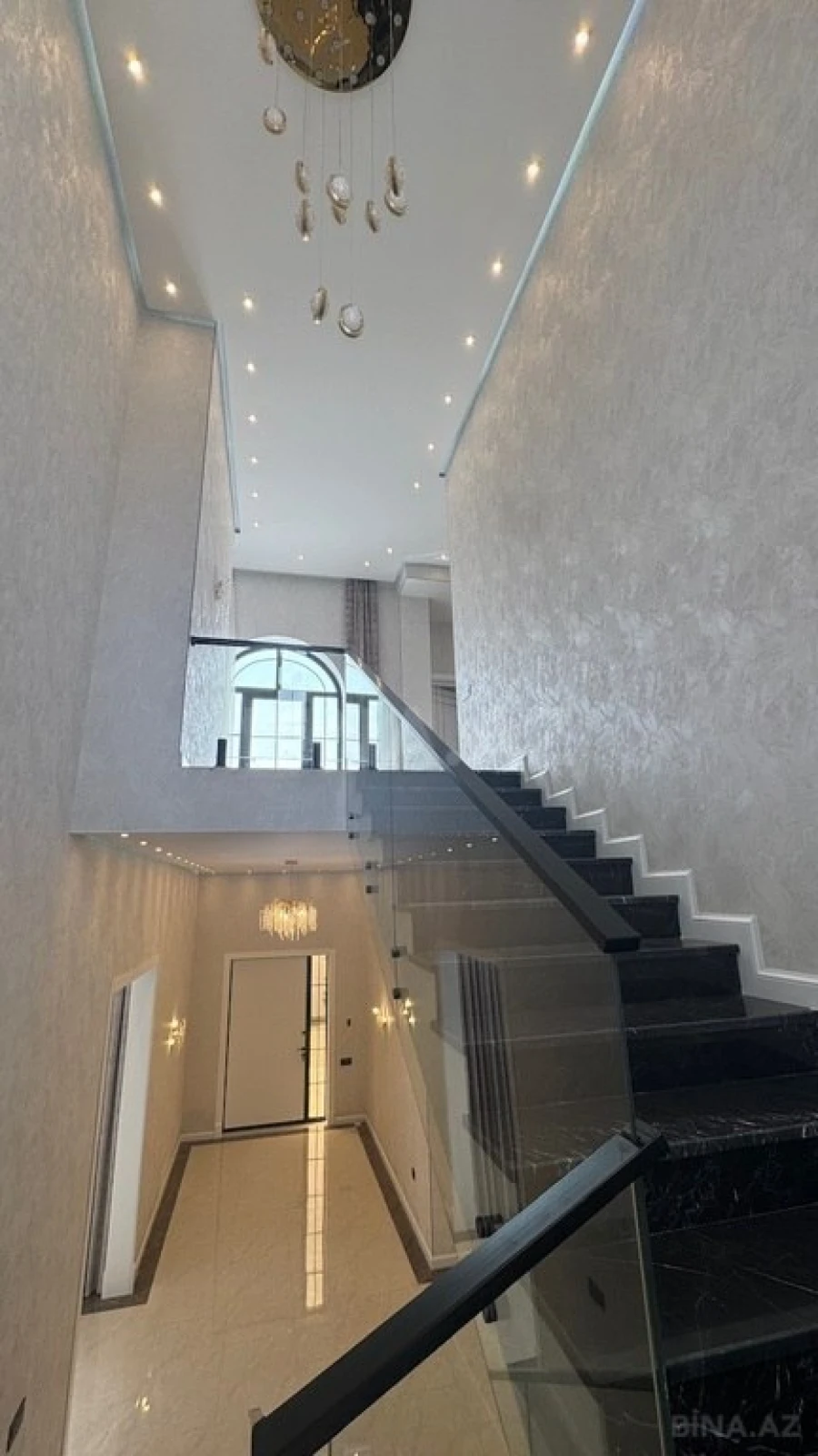 Satılır 6 otaqlı həyət evi 440 m²