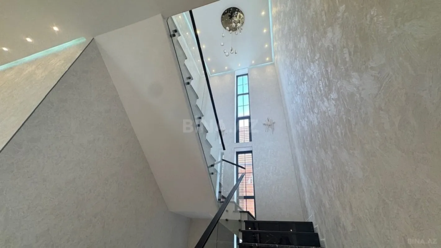 Satılır 6 otaqlı həyət evi 440 m²