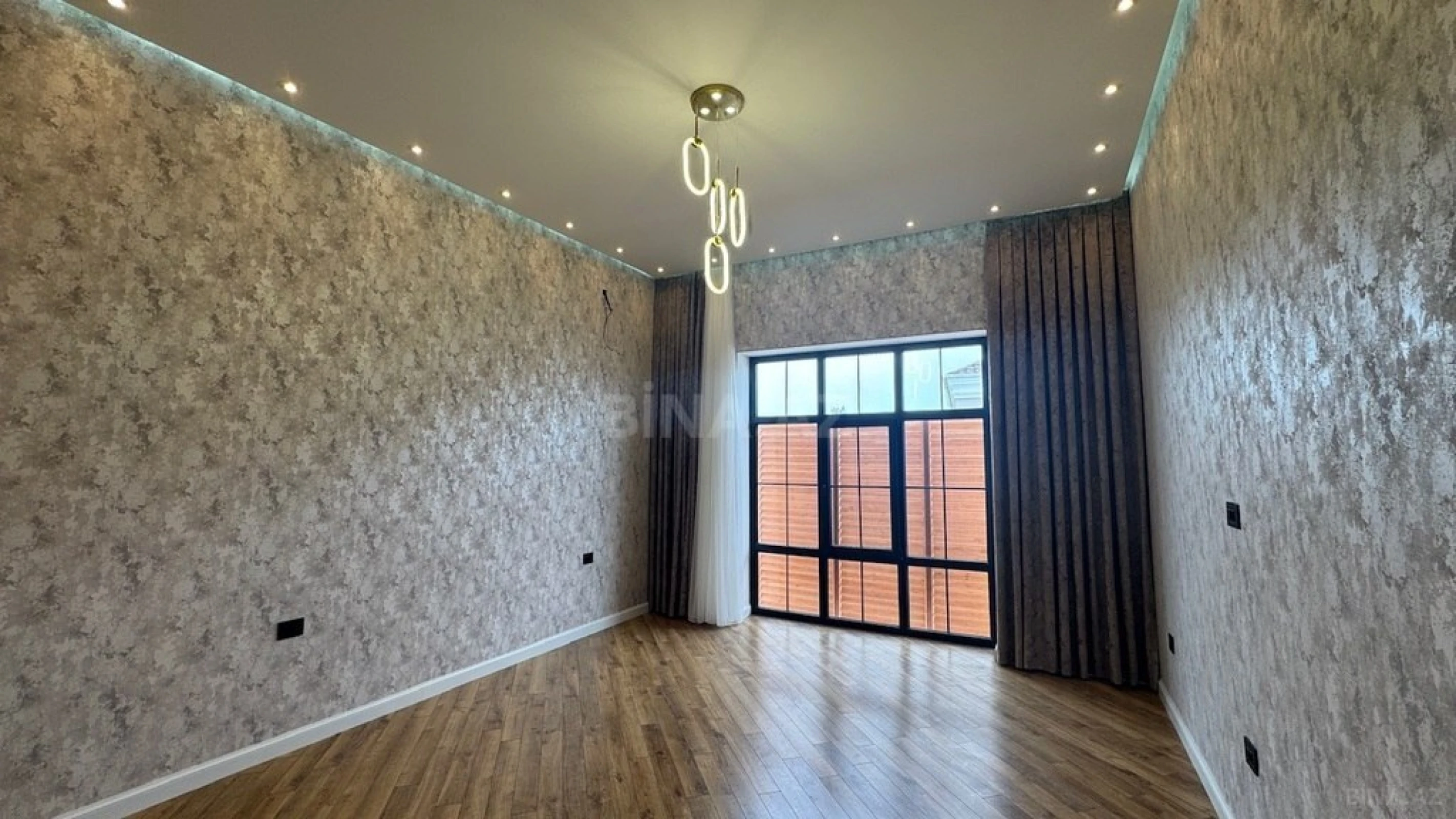 Satılır 6 otaqlı həyət evi 440 m²