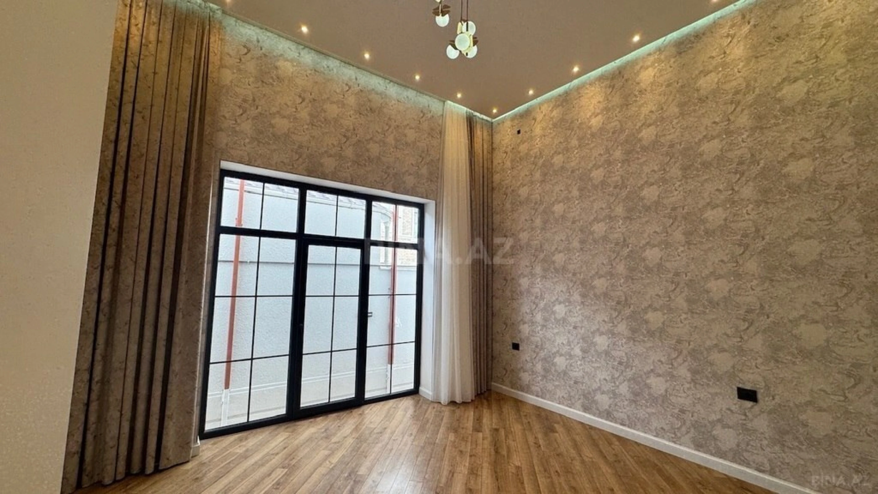 Satılır 6 otaqlı həyət evi 440 m²