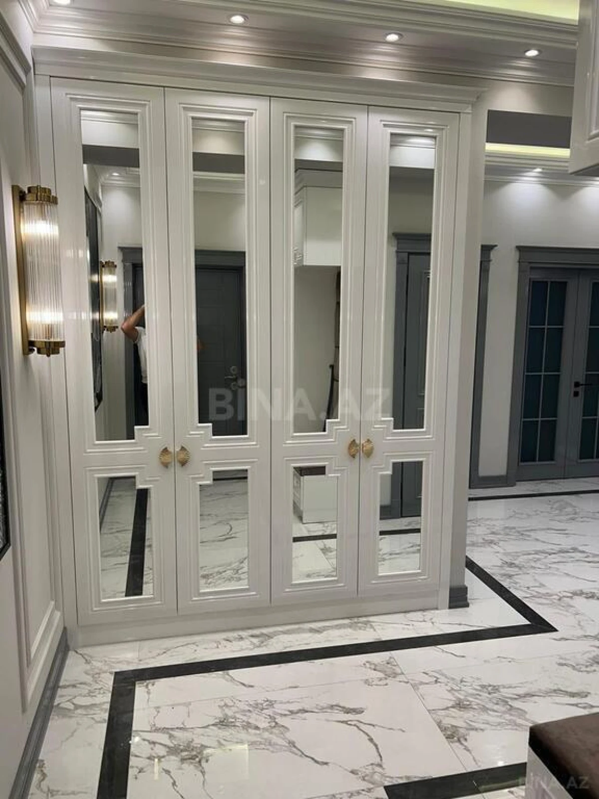 Satılır 3 otaqlı mənzil 190 m²