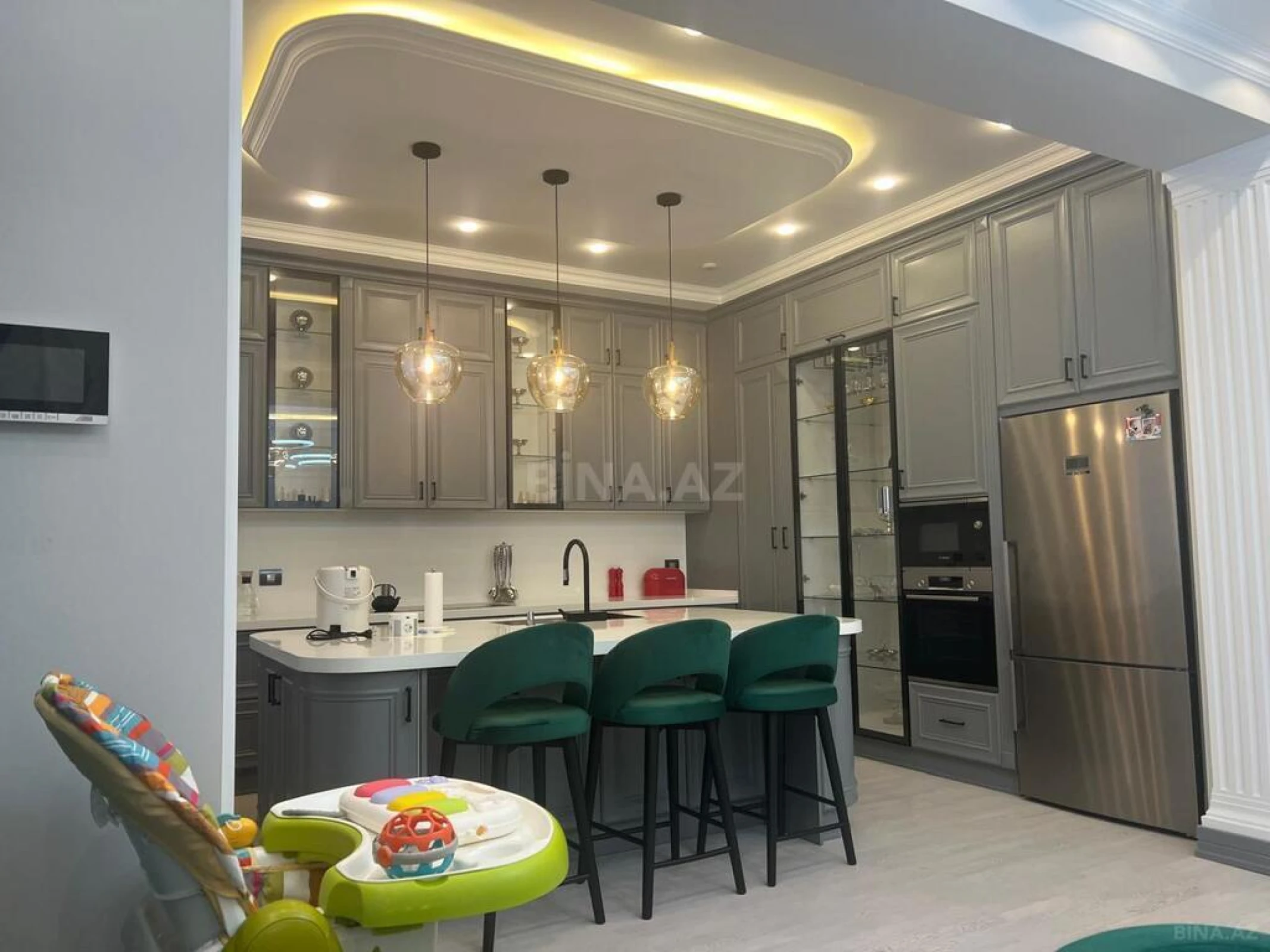 Satılır 3 otaqlı mənzil 190 m²