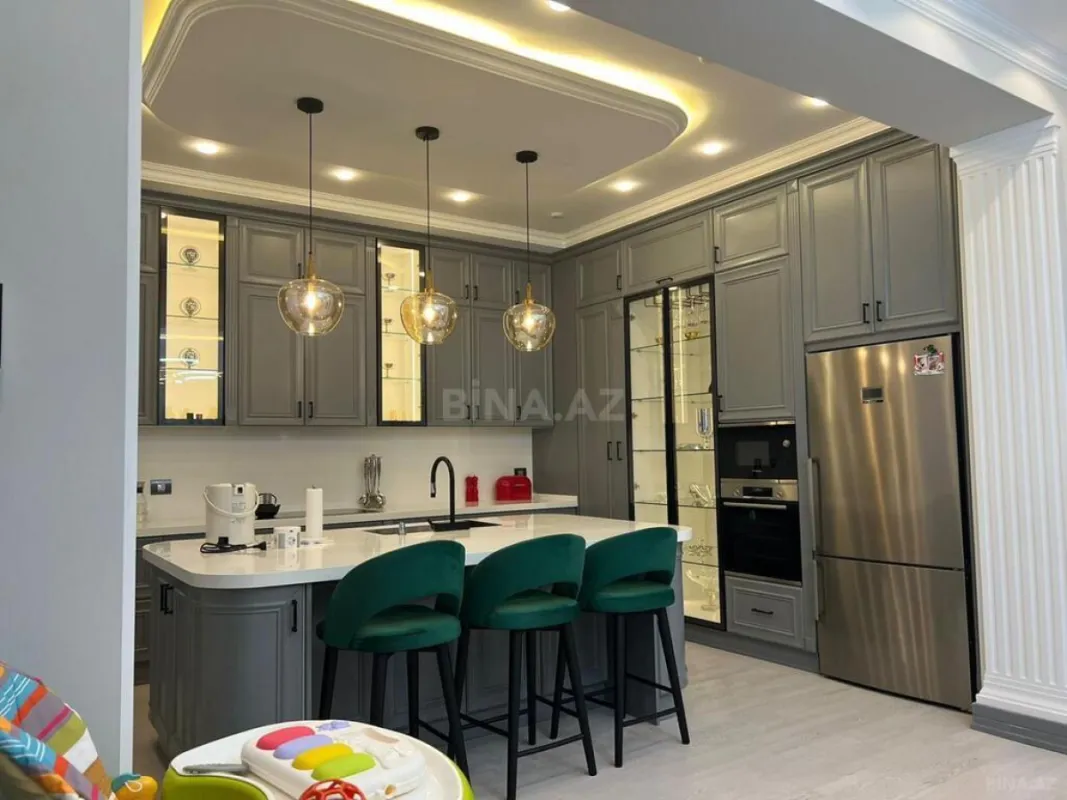 Satılır 3 otaqlı mənzil 190 m²