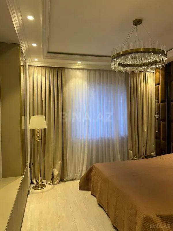 Satılır 3 otaqlı mənzil 190 m²
