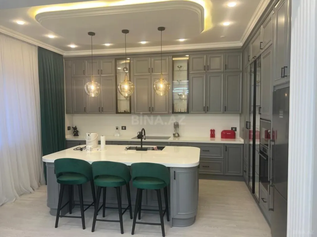 Satılır 3 otaqlı mənzil 190 m²