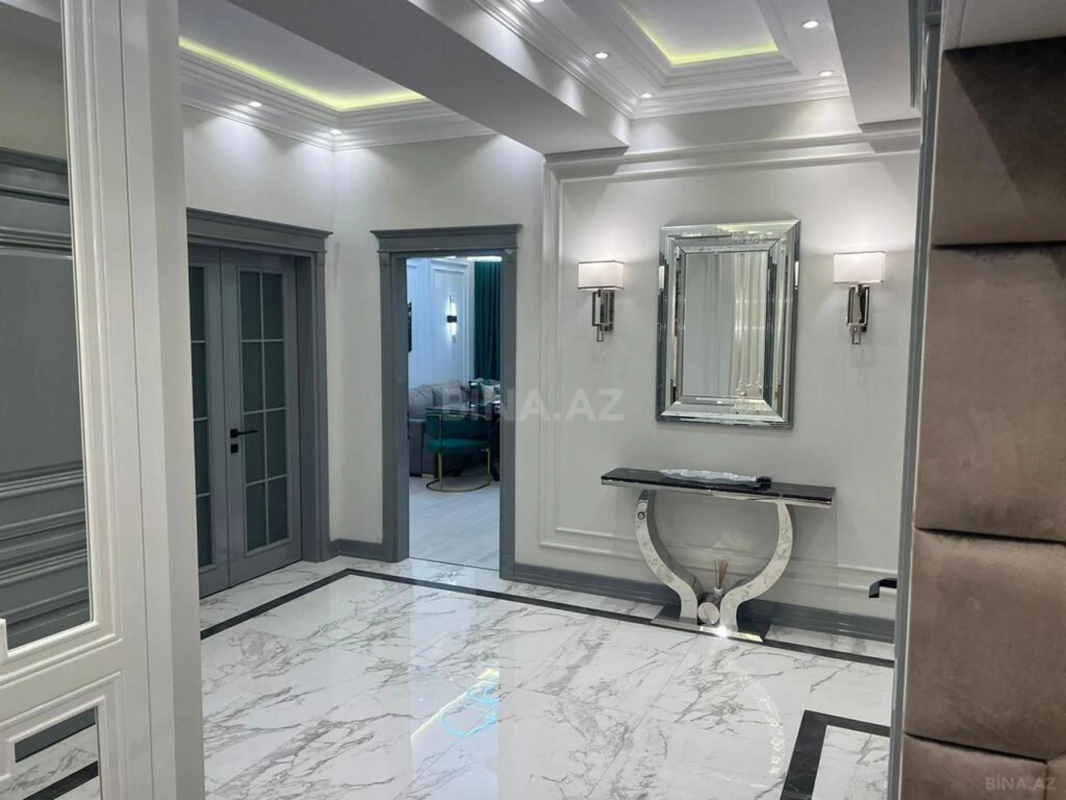 Satılır 3 otaqlı mənzil 190 m²