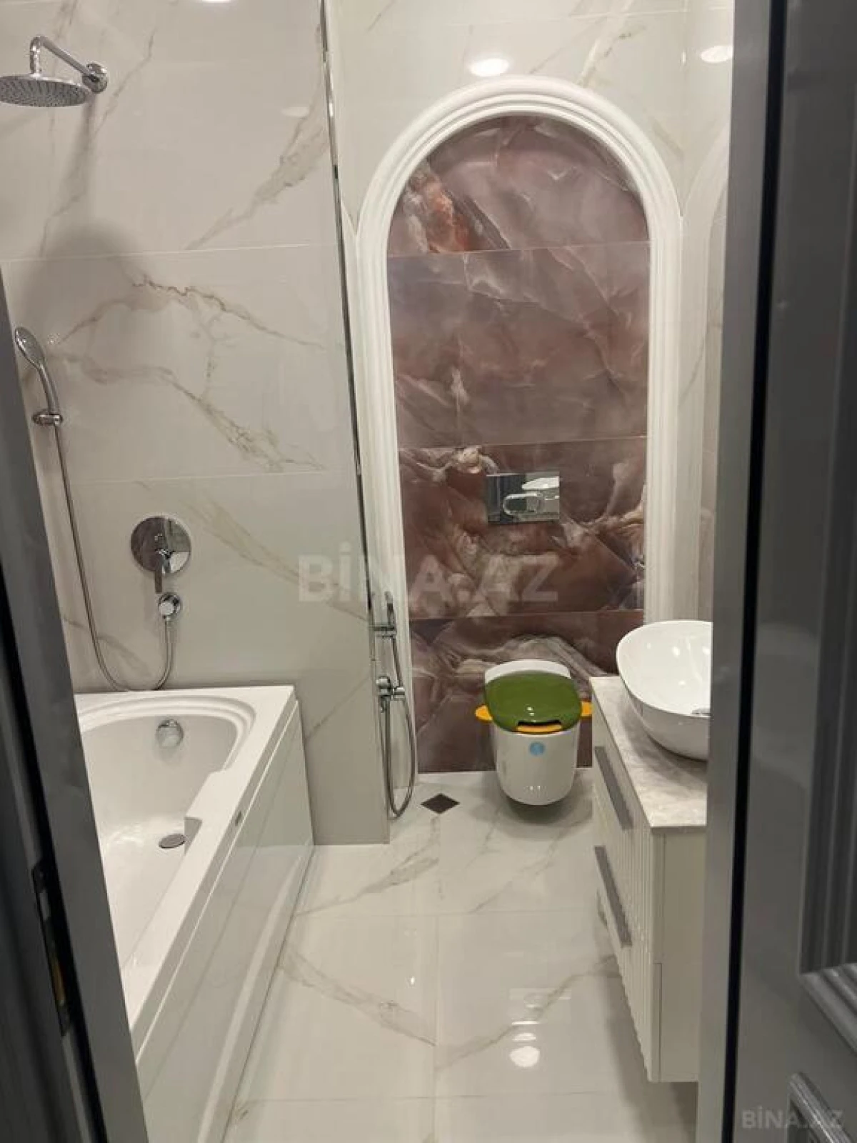 Satılır 3 otaqlı mənzil 190 m²