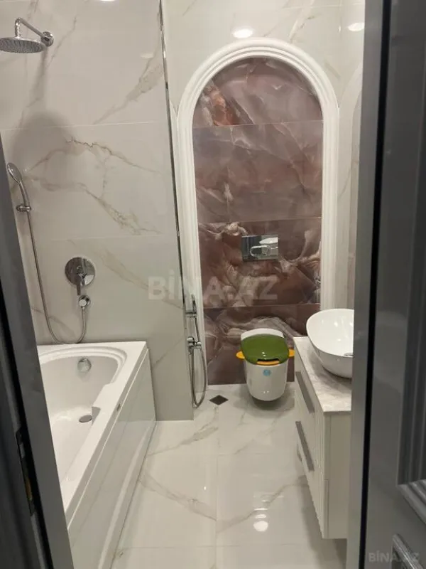 Satılır 3 otaqlı mənzil 190 m²