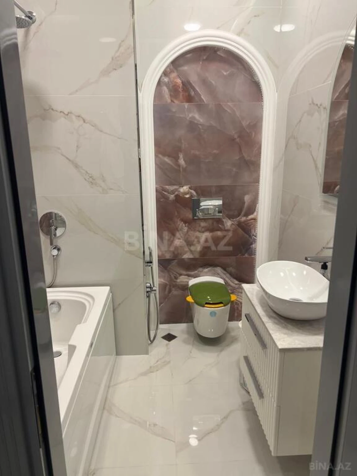 Satılır 3 otaqlı mənzil 190 m²