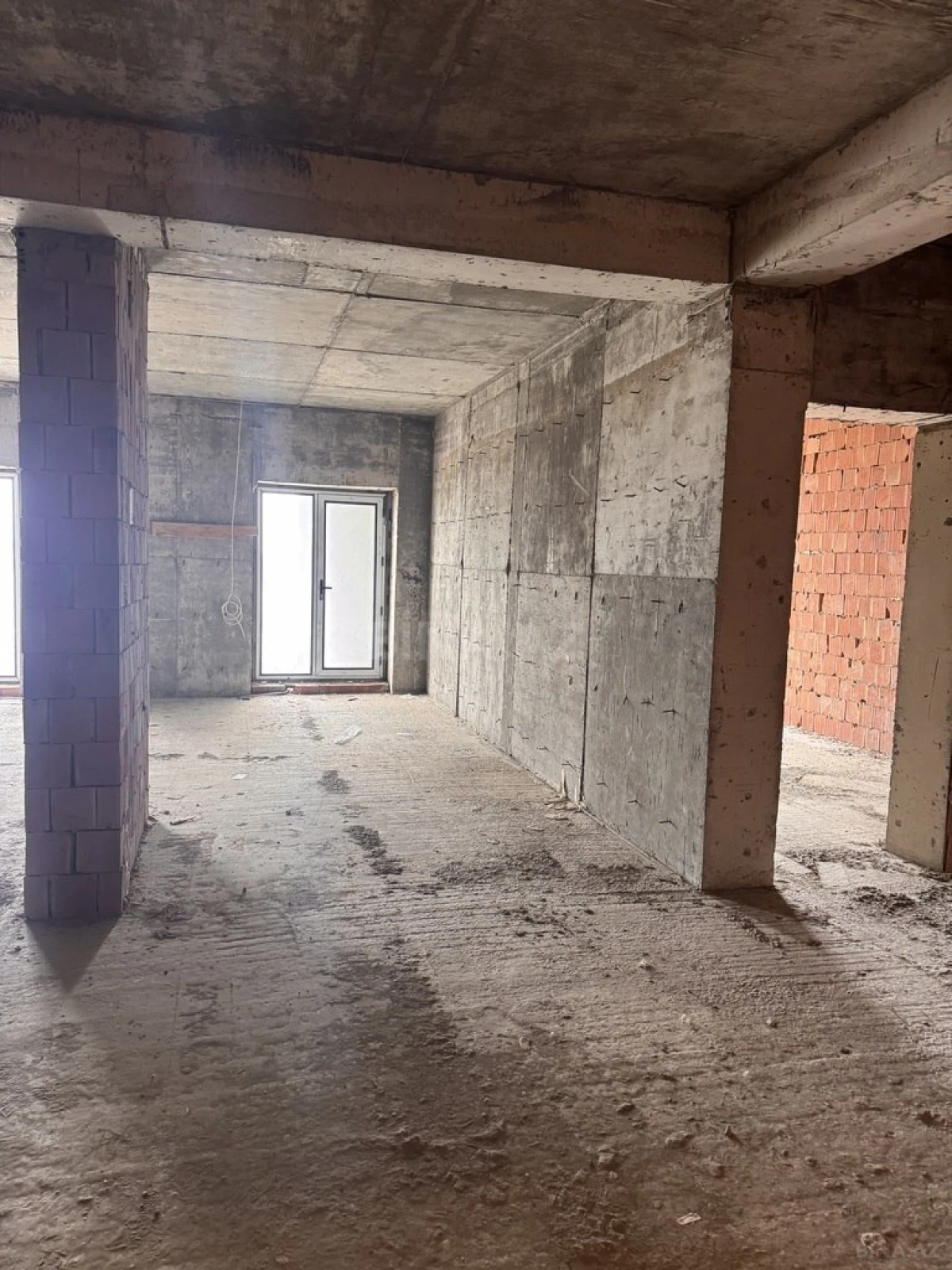 Satılır 3 otaqlı mənzil 107 m²