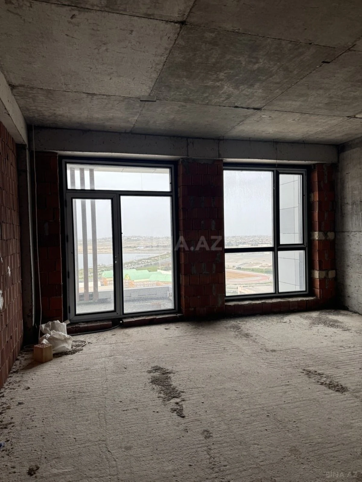Satılır 3 otaqlı mənzil 107 m²