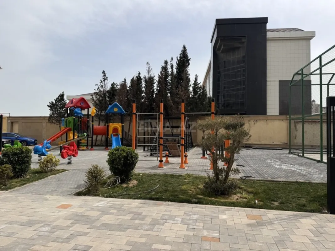 Satılır 3 otaqlı mənzil 107 m²