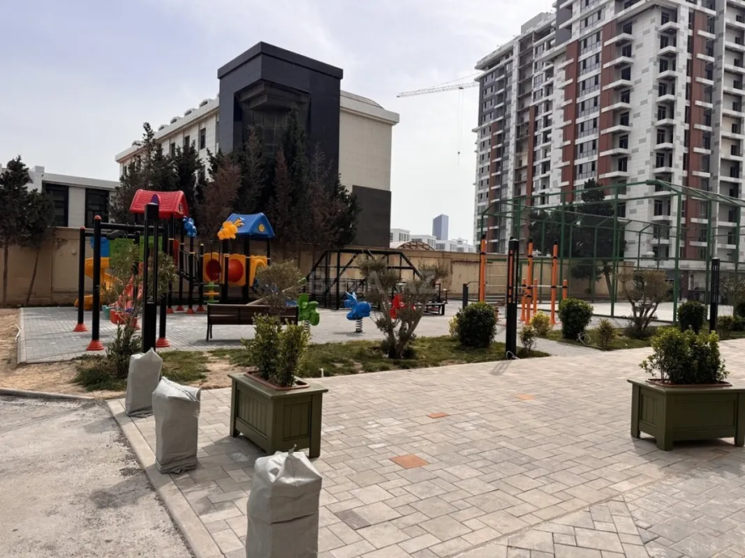 Satılır 3 otaqlı mənzil 107 m²