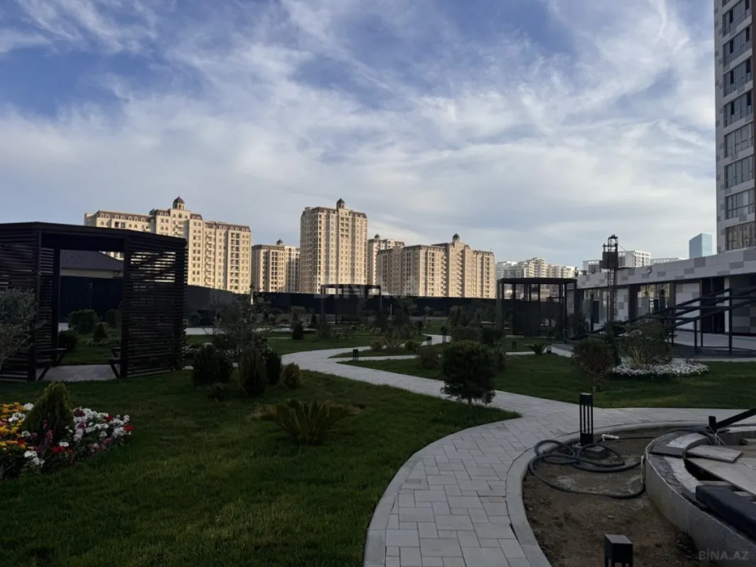 Satılır 3 otaqlı mənzil 107 m²