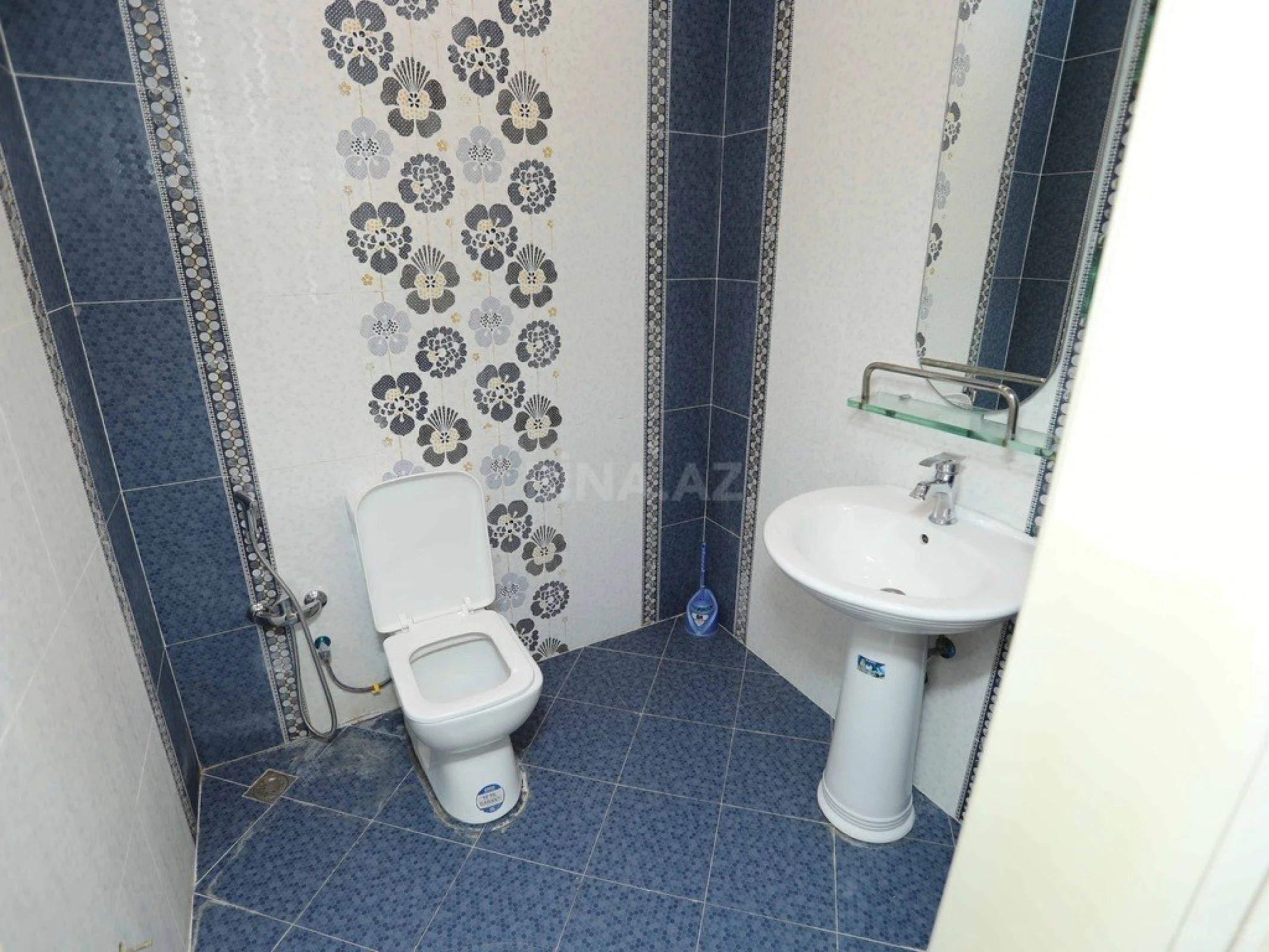 Satılır 7 otaqlı həyət evi 1000 m²