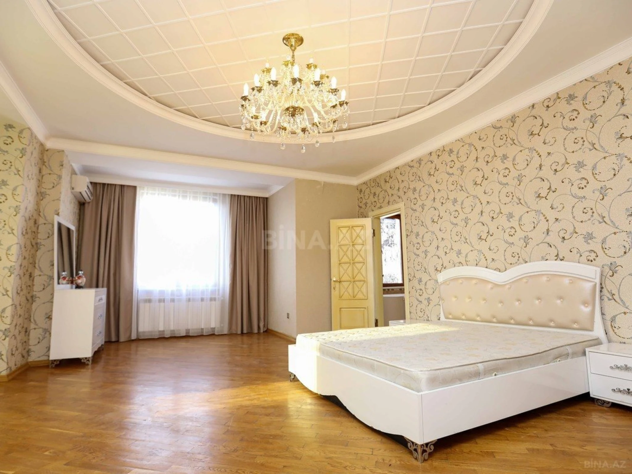 Satılır 7 otaqlı həyət evi 1000 m²