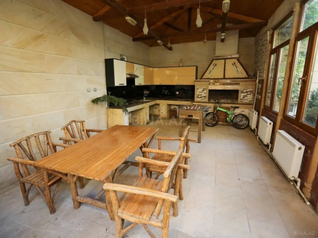 Satılır 7 otaqlı həyət evi 1000 m²
