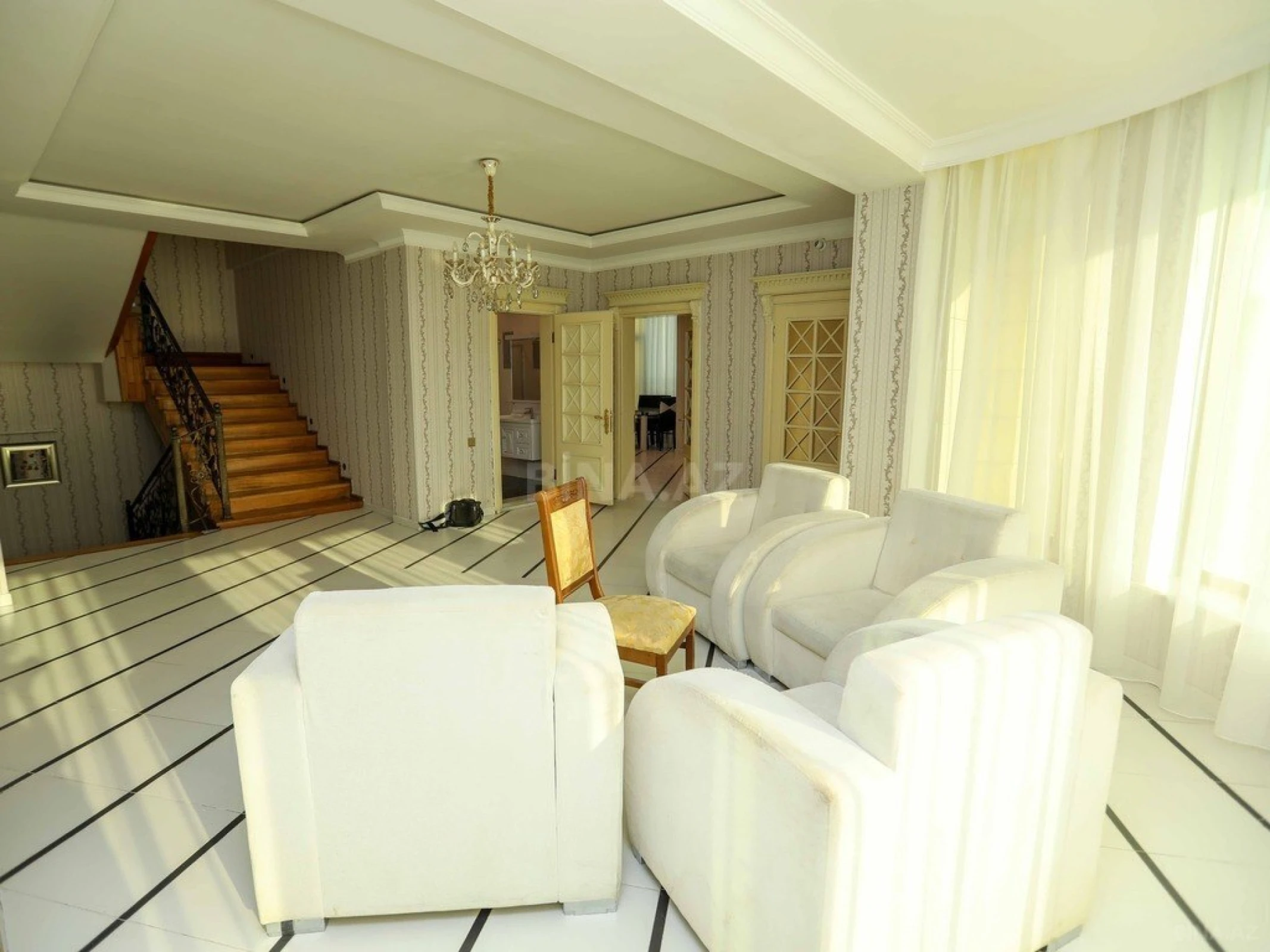 Satılır 7 otaqlı həyət evi 1000 m²