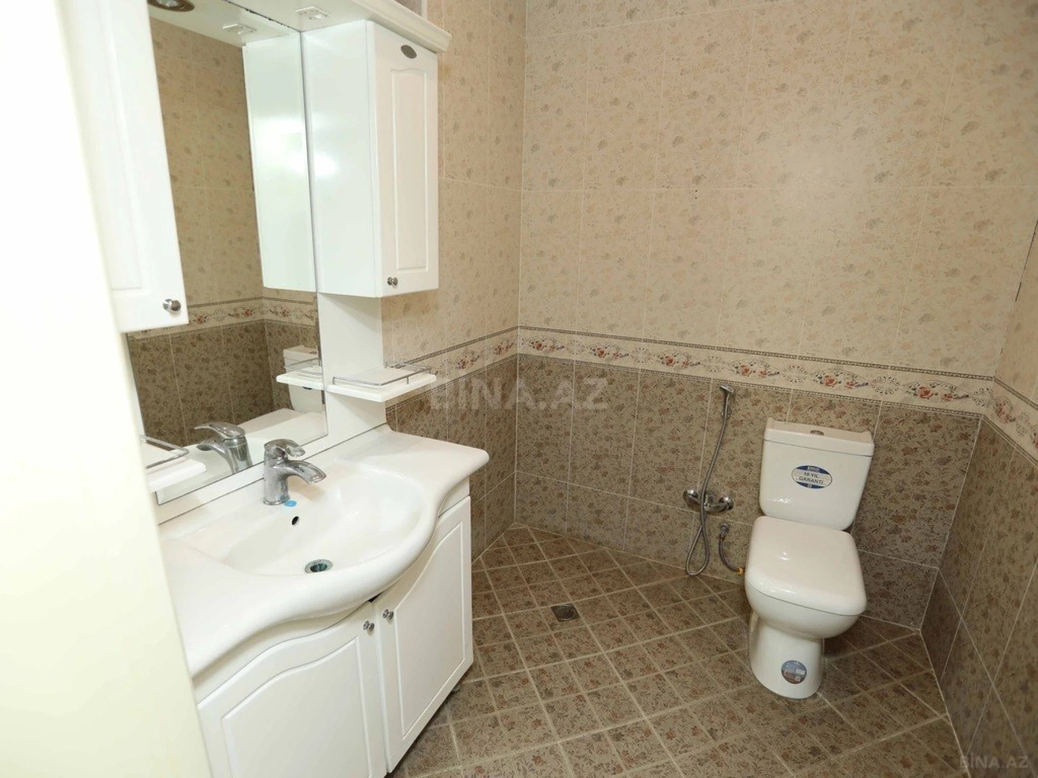 Satılır 7 otaqlı həyət evi 1000 m²