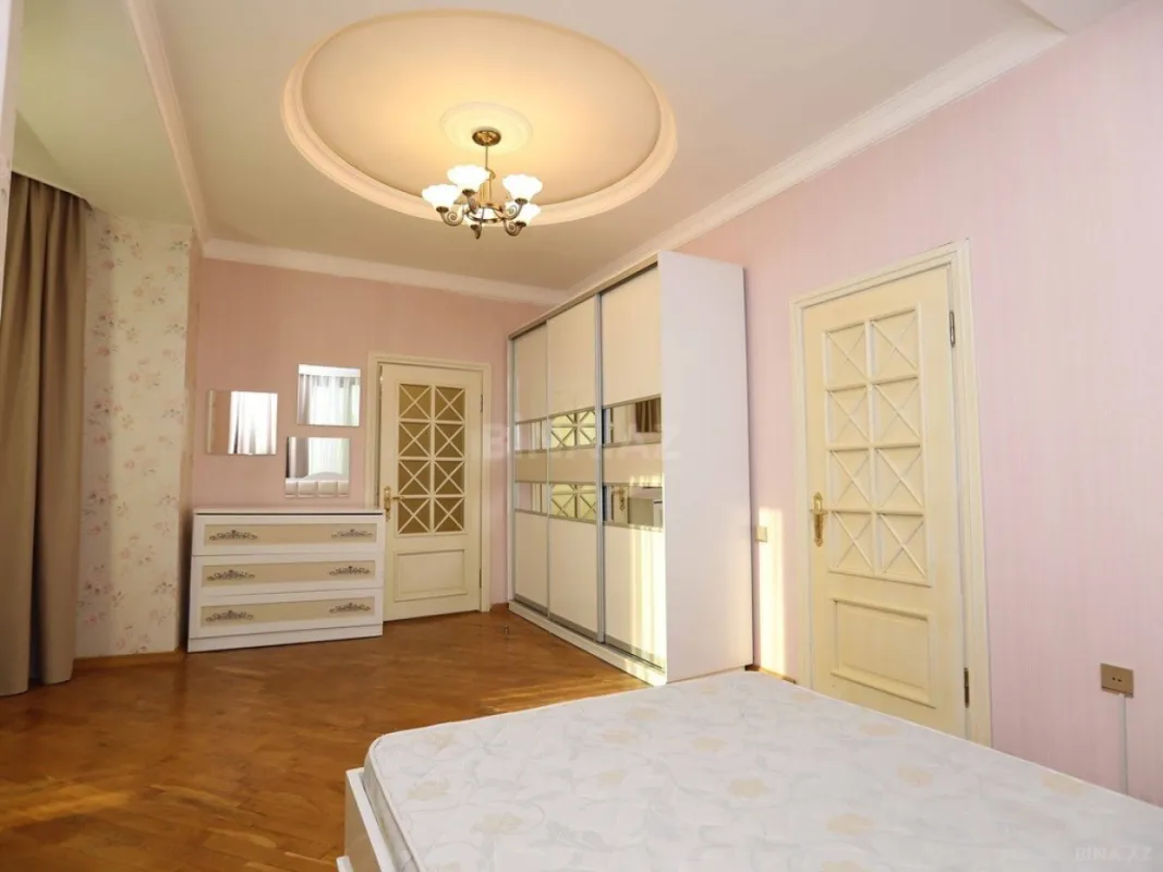 Satılır 7 otaqlı həyət evi 1000 m²