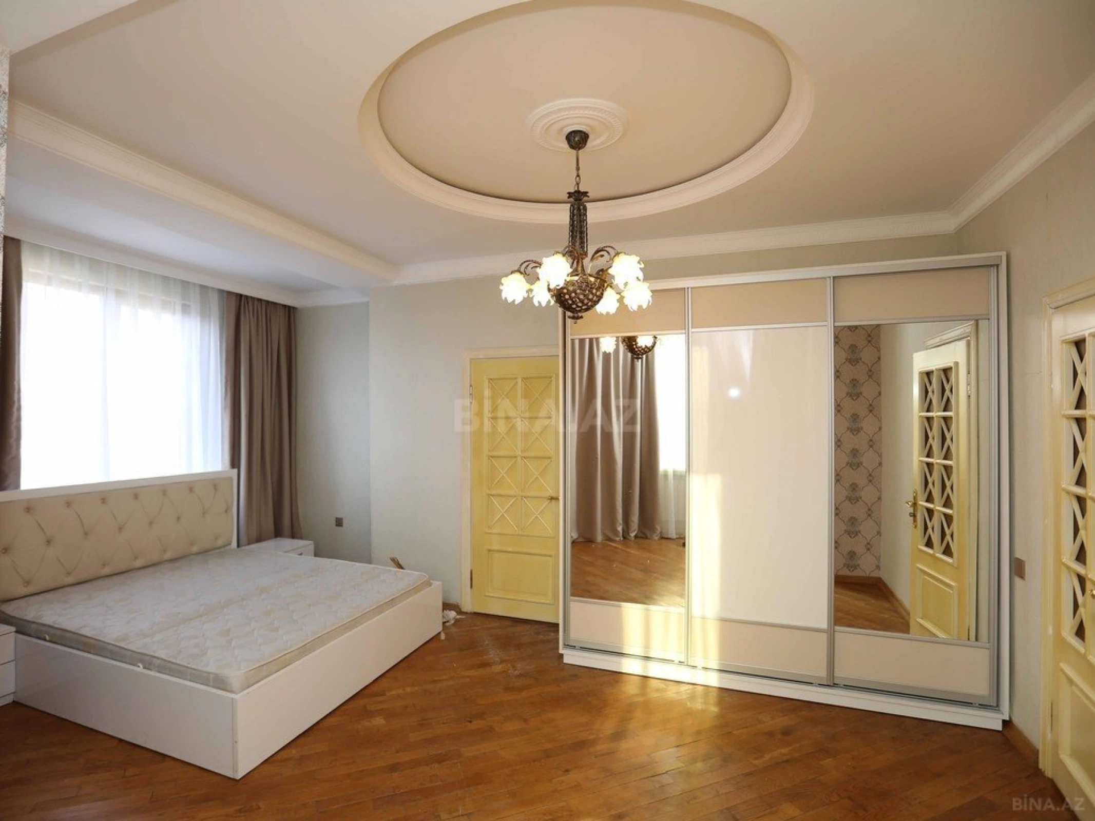 Satılır 7 otaqlı həyət evi 1000 m²