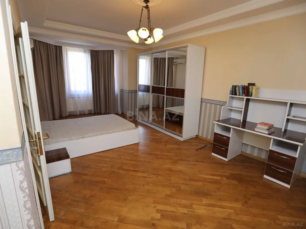 Satılır 7 otaqlı həyət evi 1000 m²