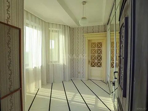Satılır 7 otaqlı həyət evi 1000 m²