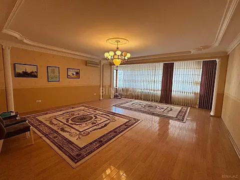 Satılır 4 otaqlı mənzil 245 m²