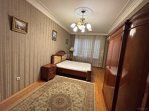 Satılır 4 otaqlı mənzil 245 m²