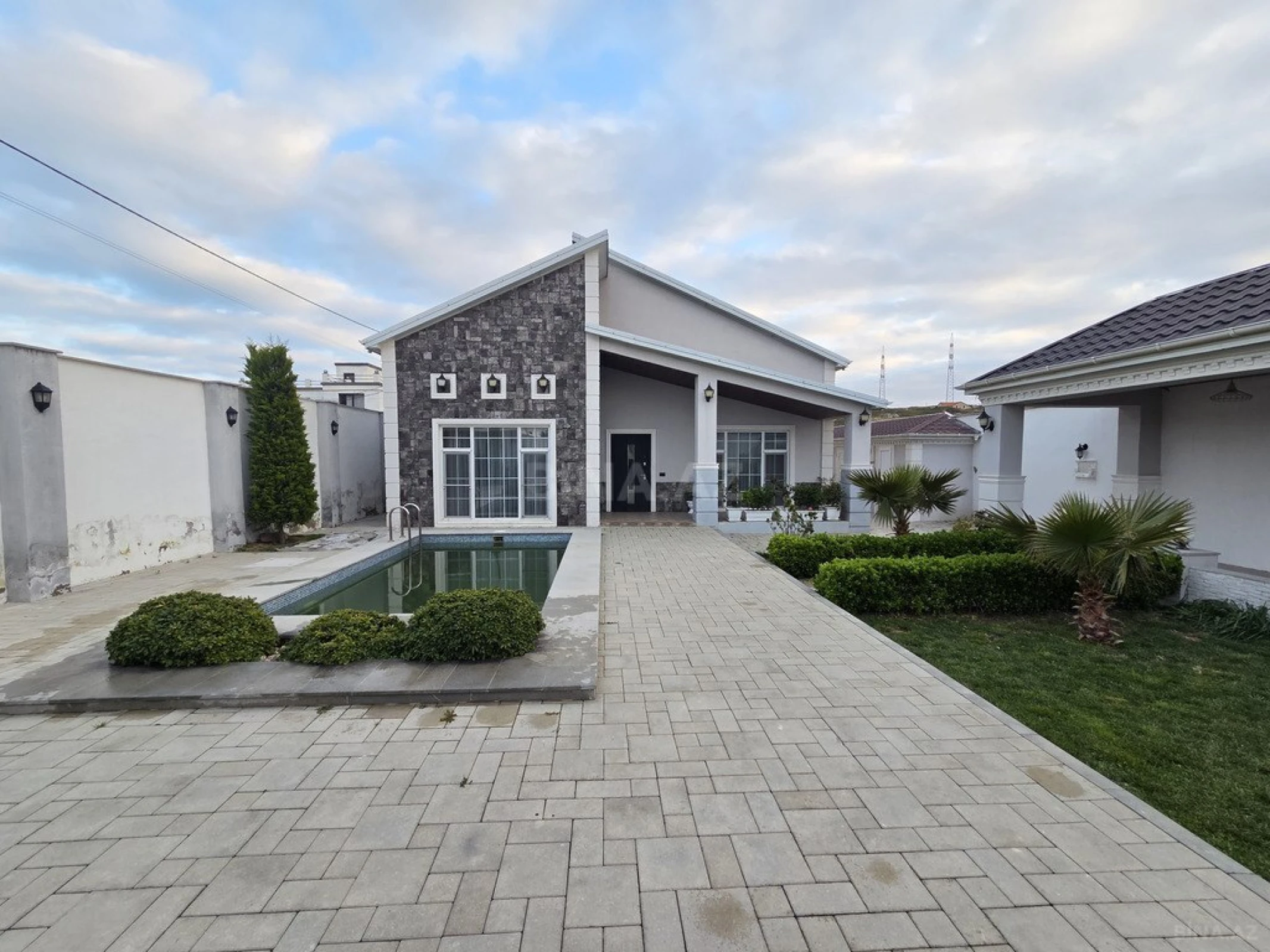 Kirayə verilir 3 otaqlı həyət evi 180 m²