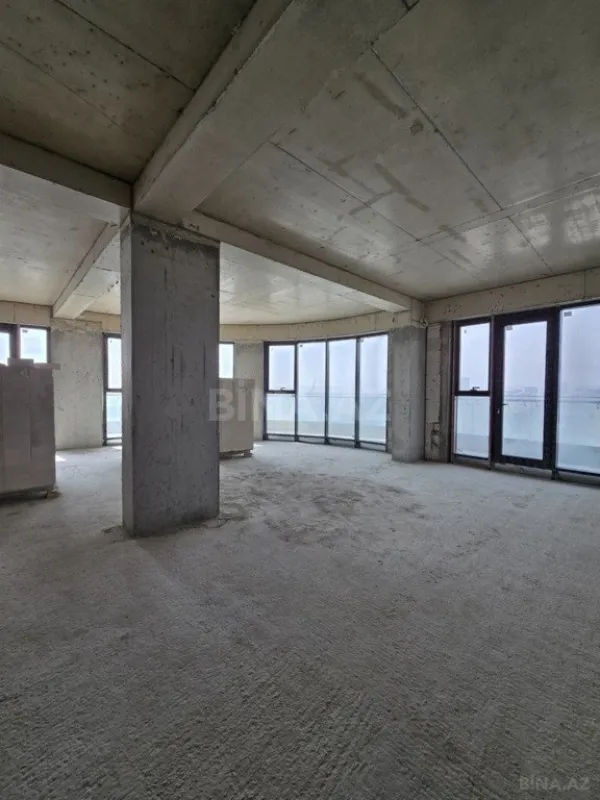 Satılır 4 otaqlı mənzil 220 m²