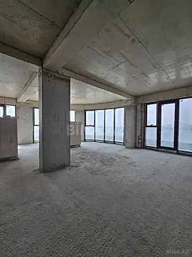 Satılır 4 otaqlı mənzil 220 m²