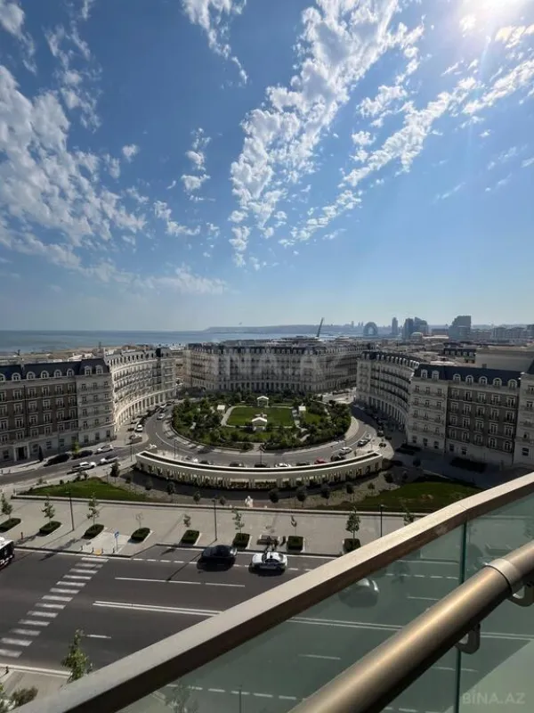 Satılır 4 otaqlı mənzil 220 m²