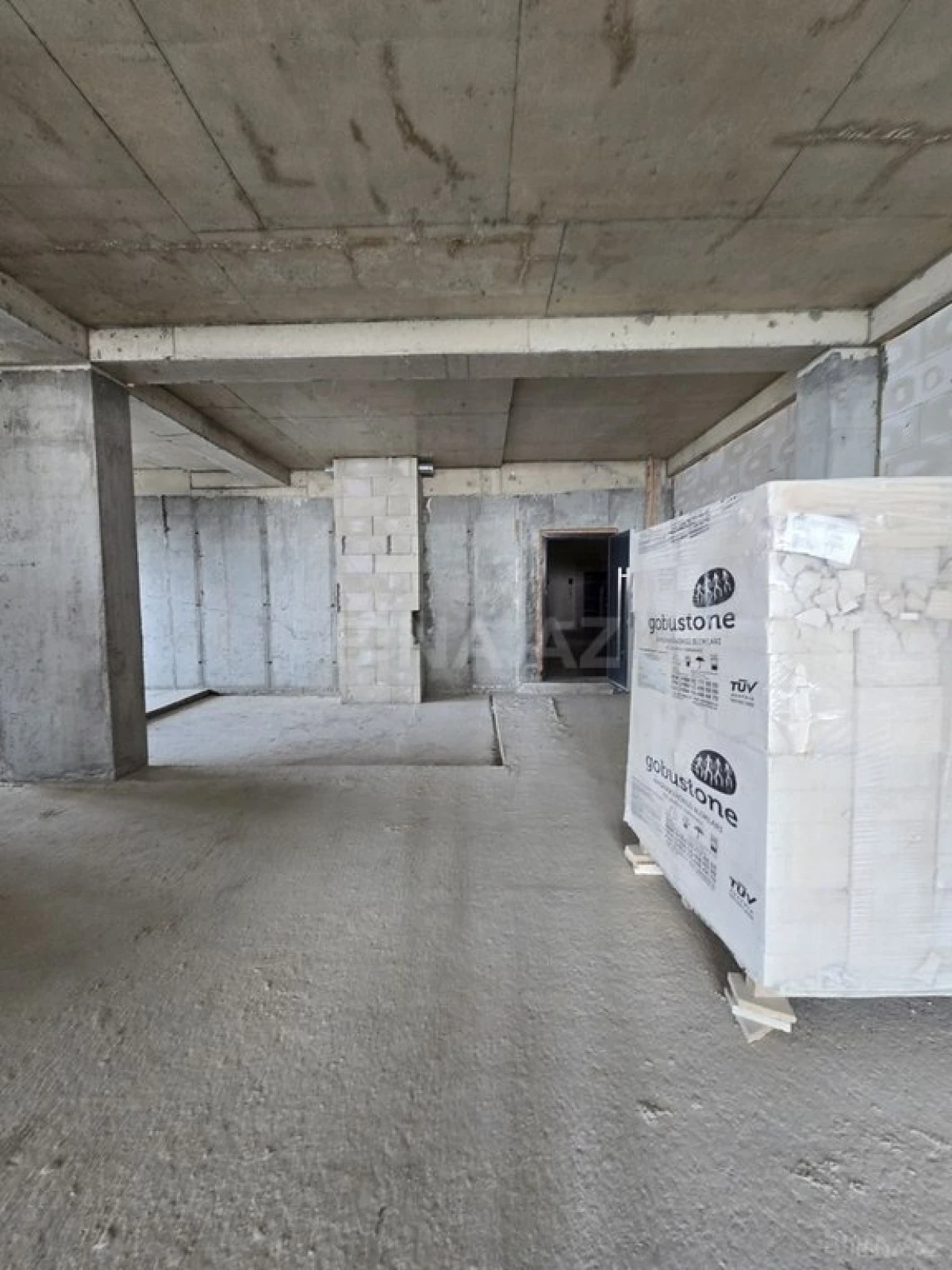 Satılır 4 otaqlı mənzil 220 m²