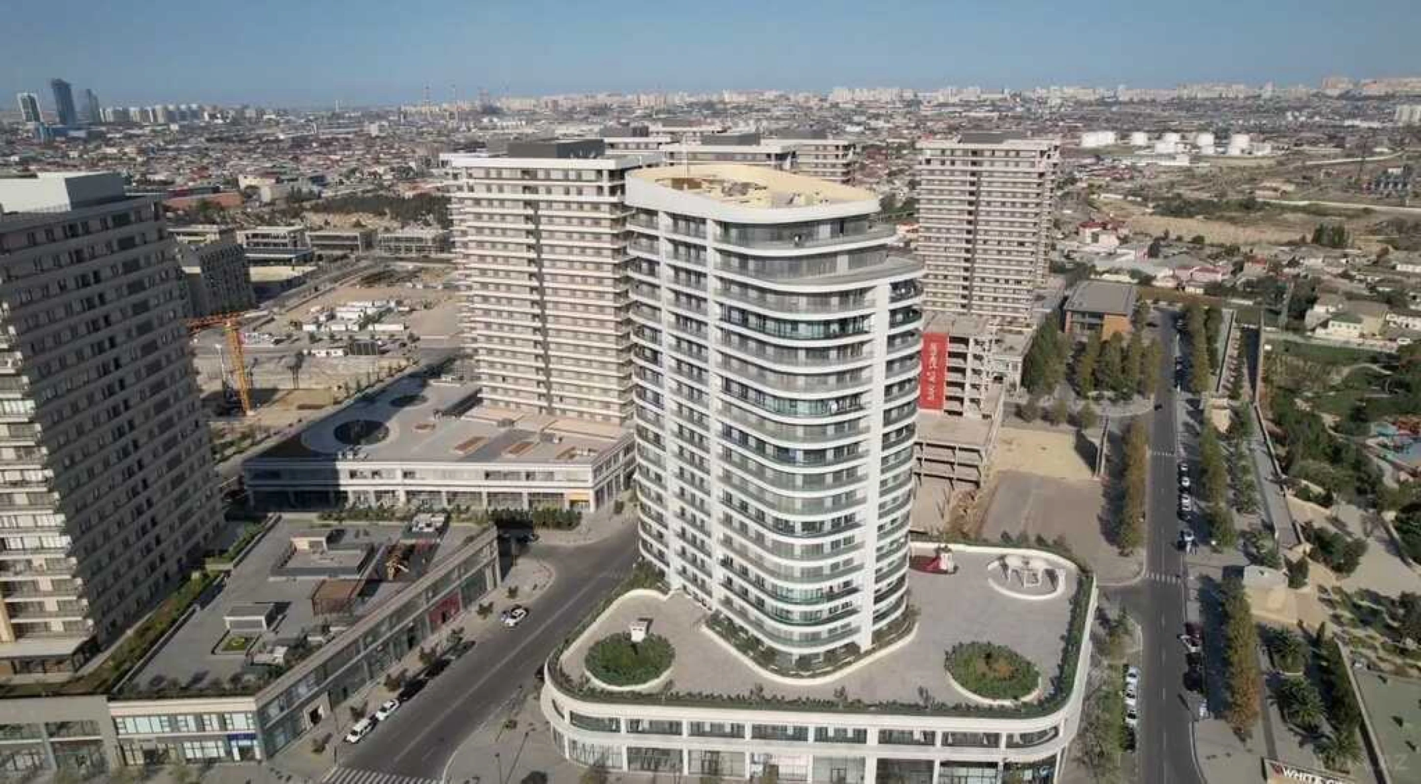 Satılır 4 otaqlı mənzil 220 m²
