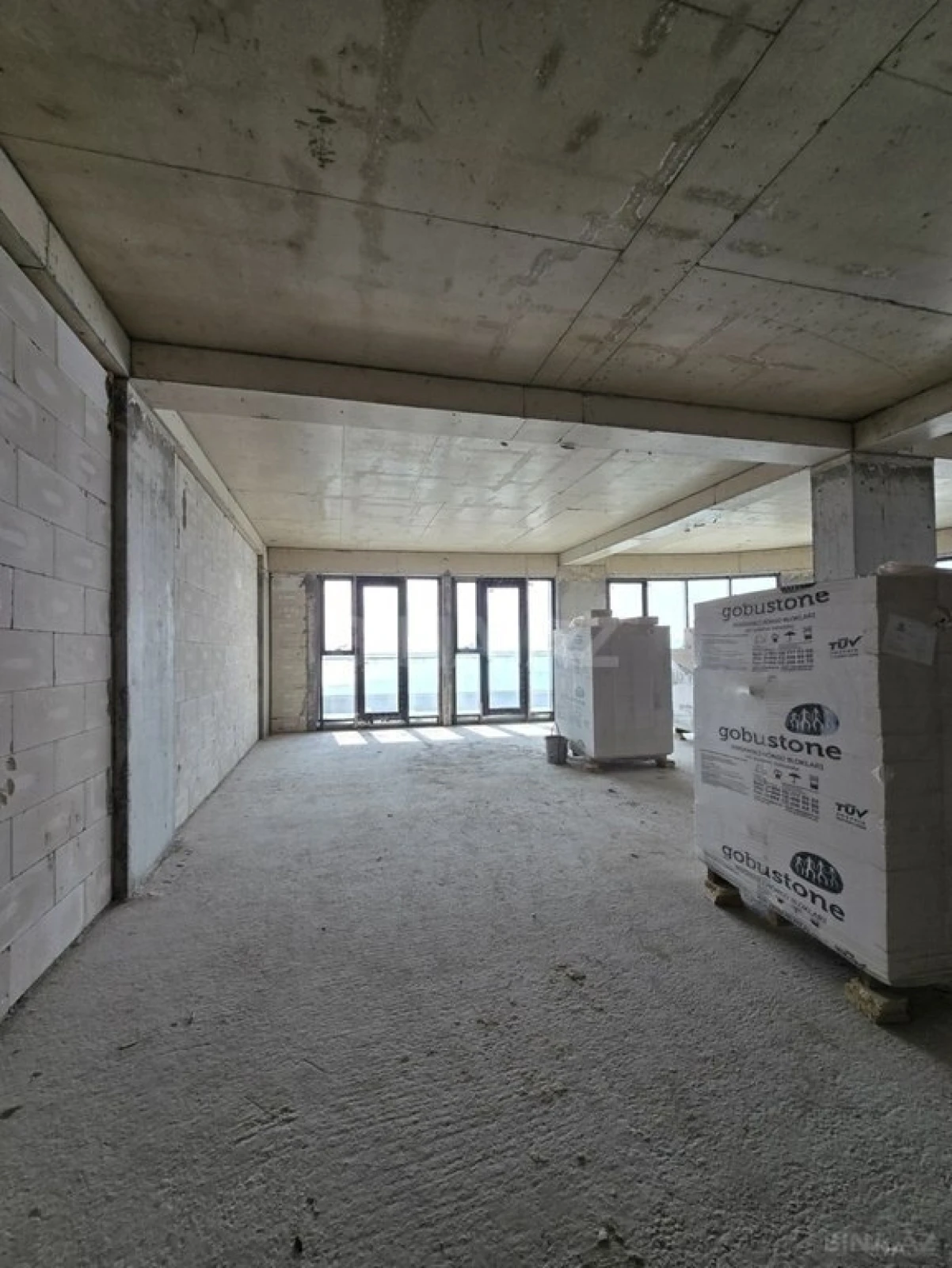 Satılır 4 otaqlı mənzil 220 m²