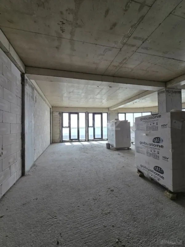 Satılır 4 otaqlı mənzil 220 m²