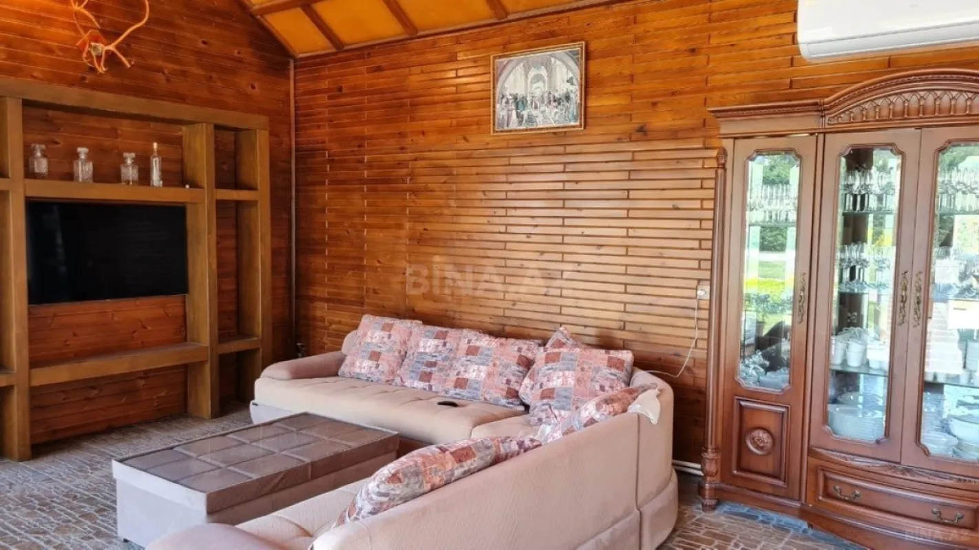 Kirayə verilir 6 otaqlı həyət evi 400 m²