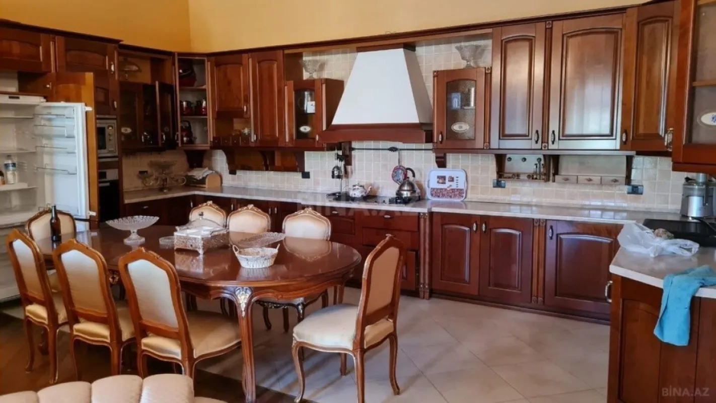 Kirayə verilir 6 otaqlı həyət evi 400 m²