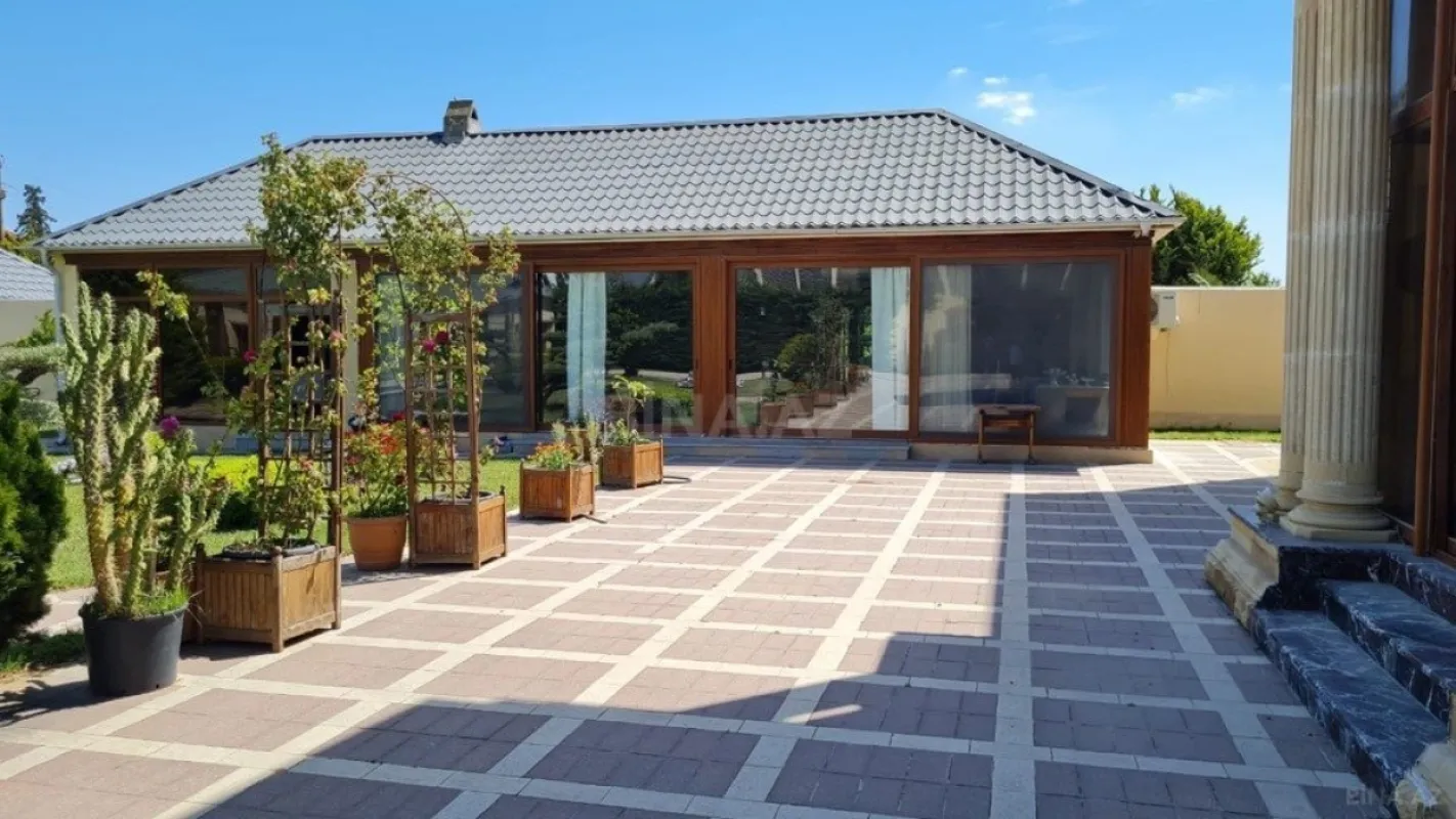 Kirayə verilir 6 otaqlı həyət evi 400 m²