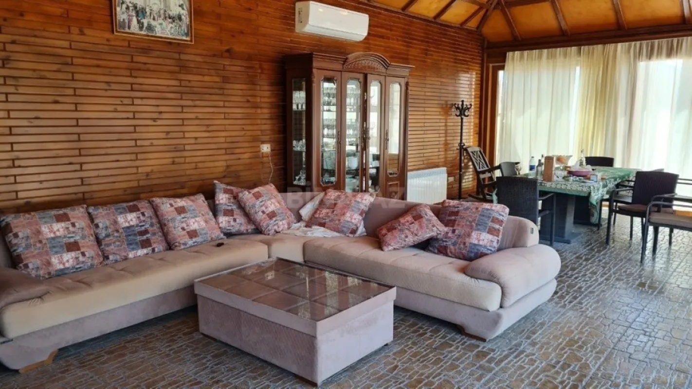 Kirayə verilir 6 otaqlı həyət evi 400 m²