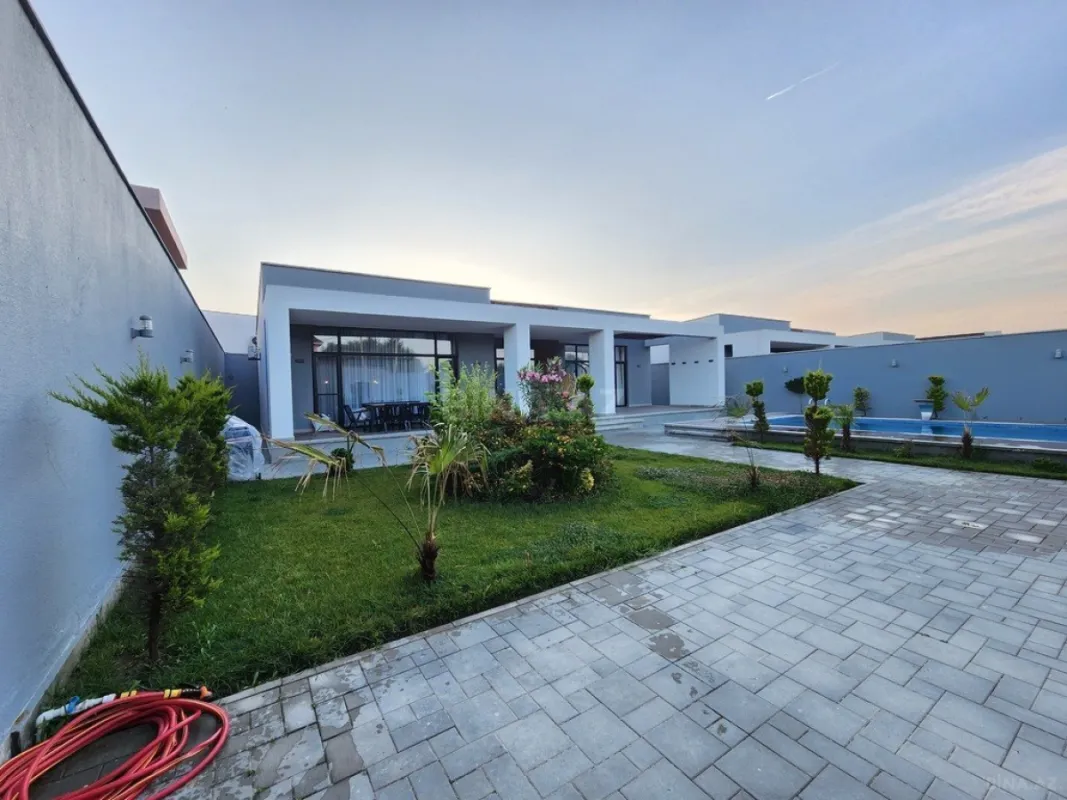 Kirayə verilir 4 otaqlı həyət evi 240 m²