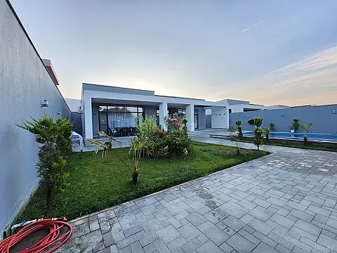 Kirayə verilir 4 otaqlı həyət evi 240 m²