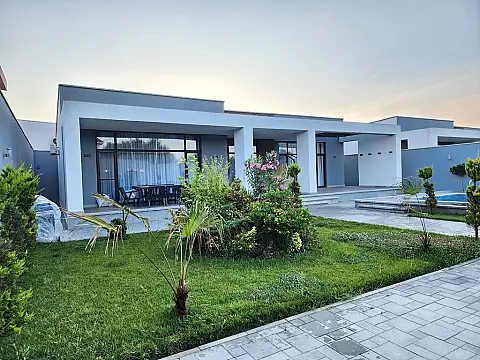 Kirayə verilir 4 otaqlı həyət evi 240 m²
