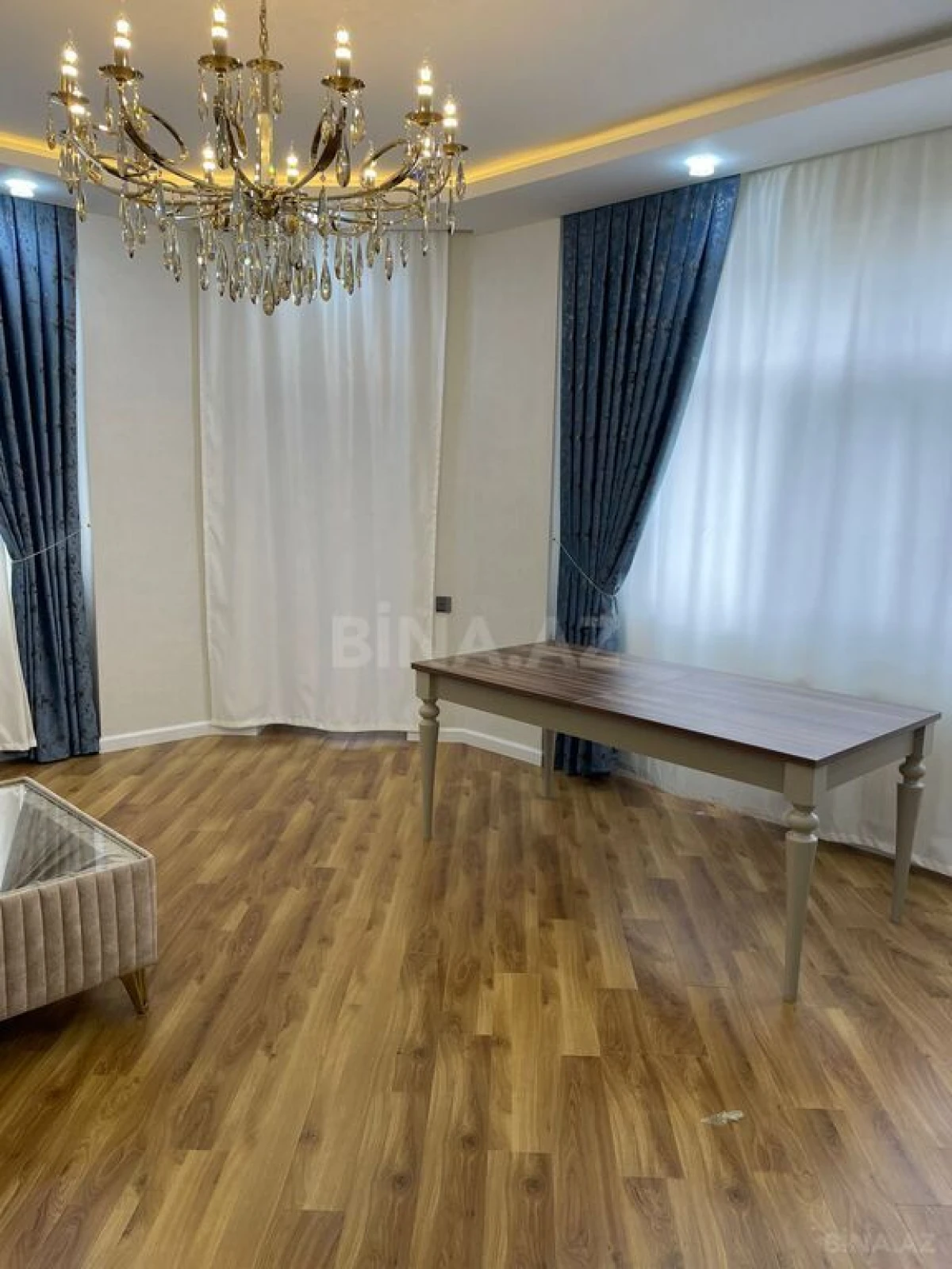 Satılır 2 otaqlı mənzil 96 m²