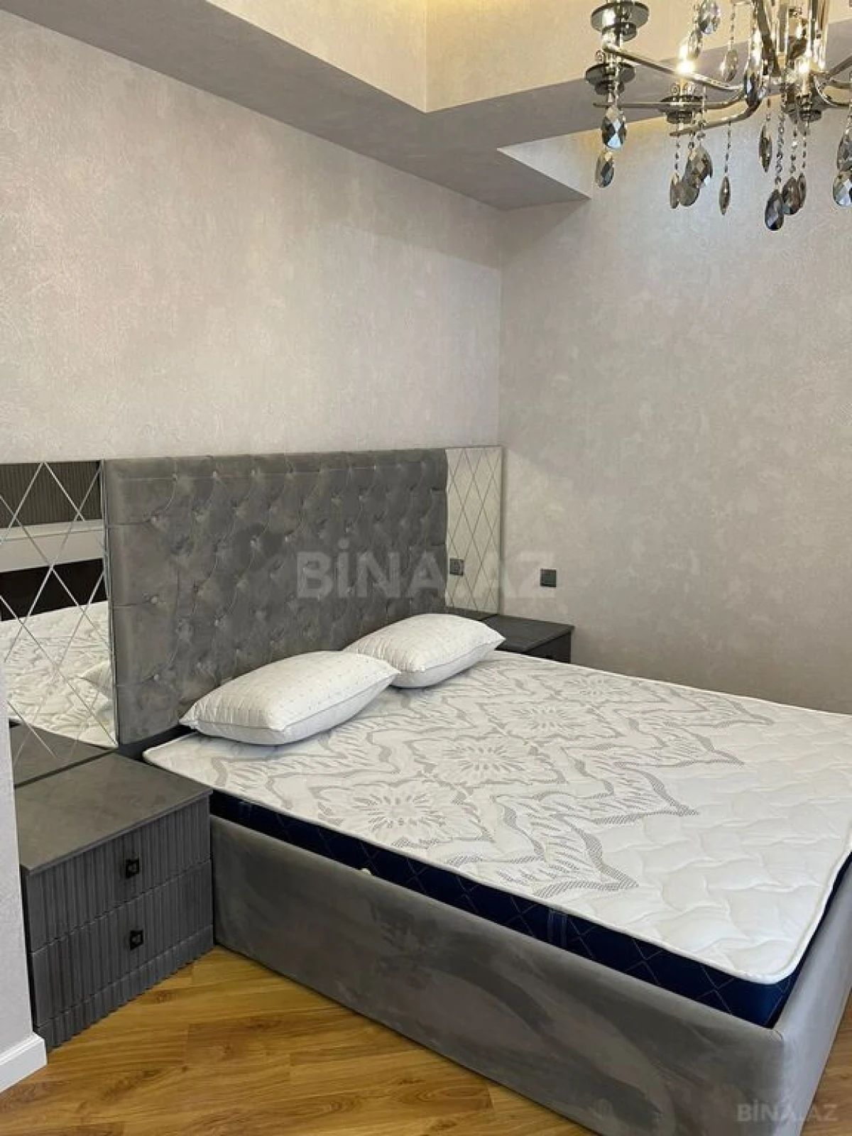 Satılır 2 otaqlı mənzil 96 m²