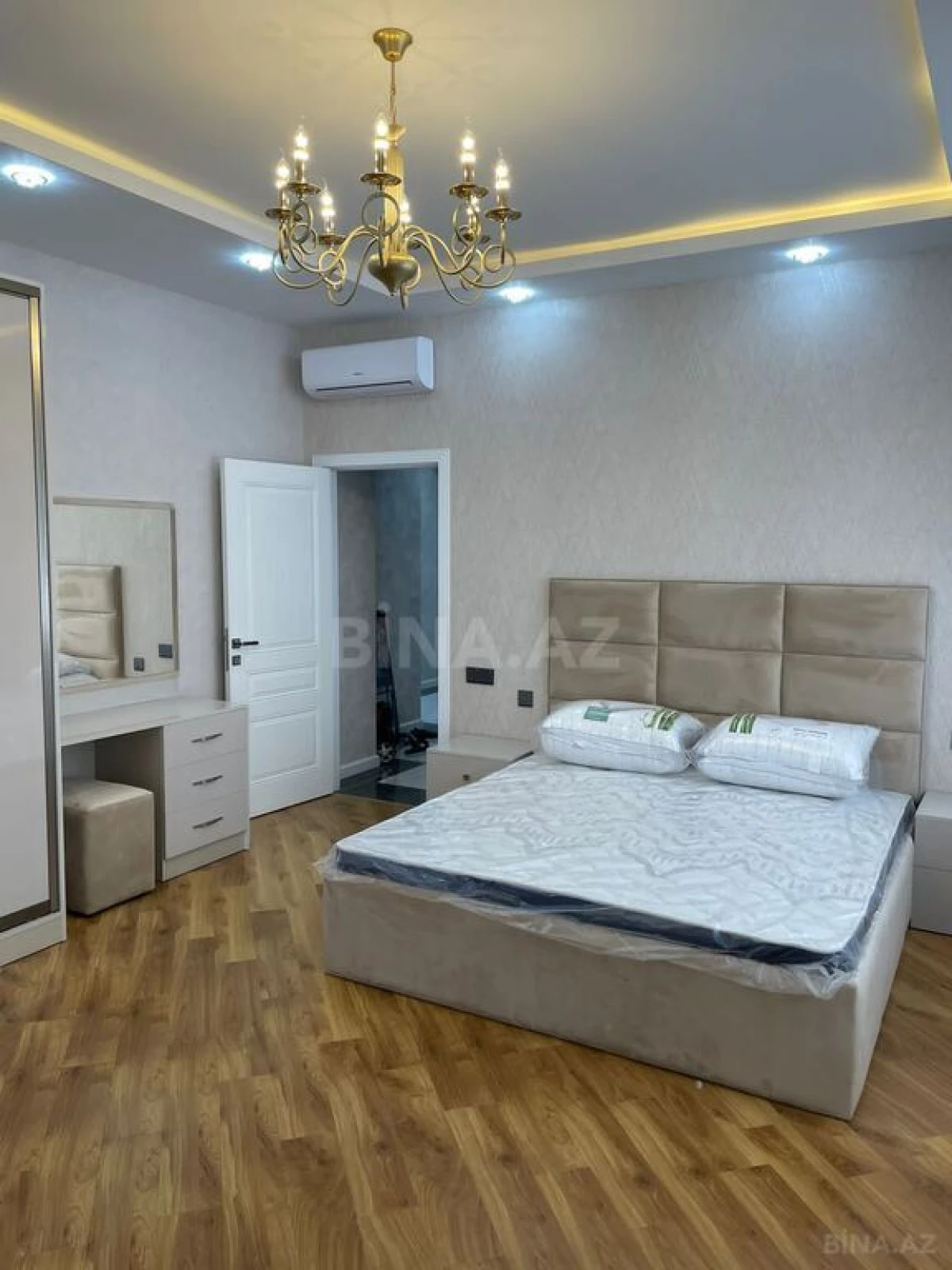 Satılır 2 otaqlı mənzil 96 m²