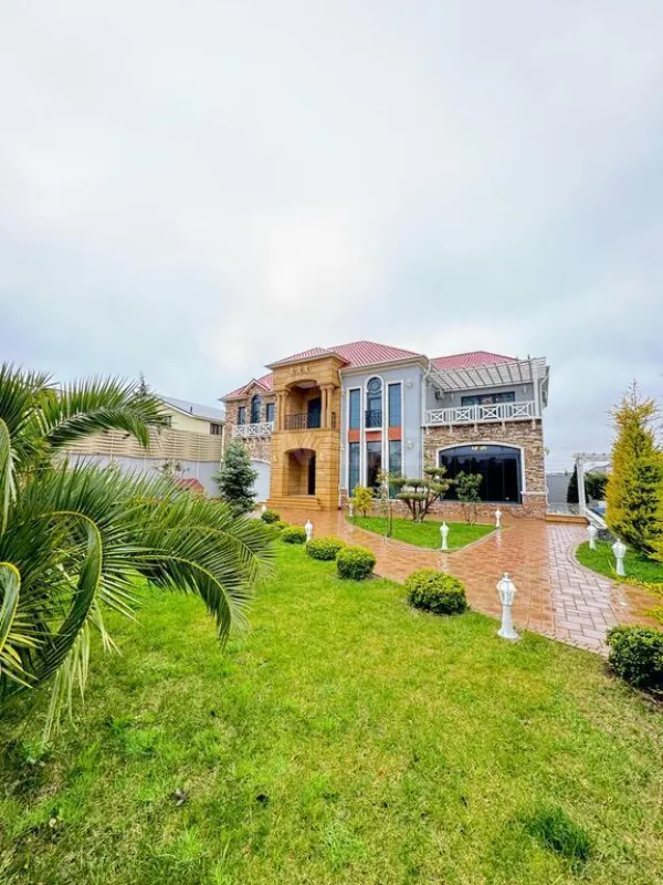 Satılır 7 otaqlı həyət evi 500 m²