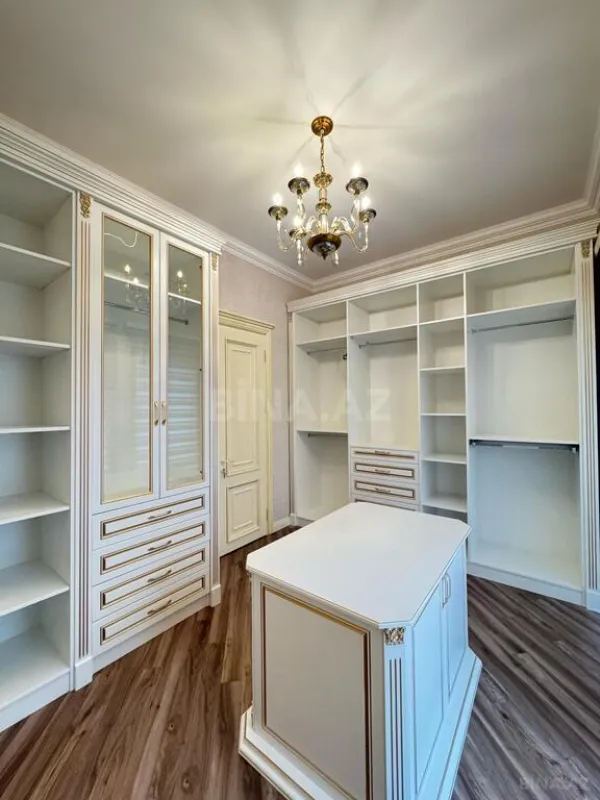 Satılır 7 otaqlı həyət evi 500 m²