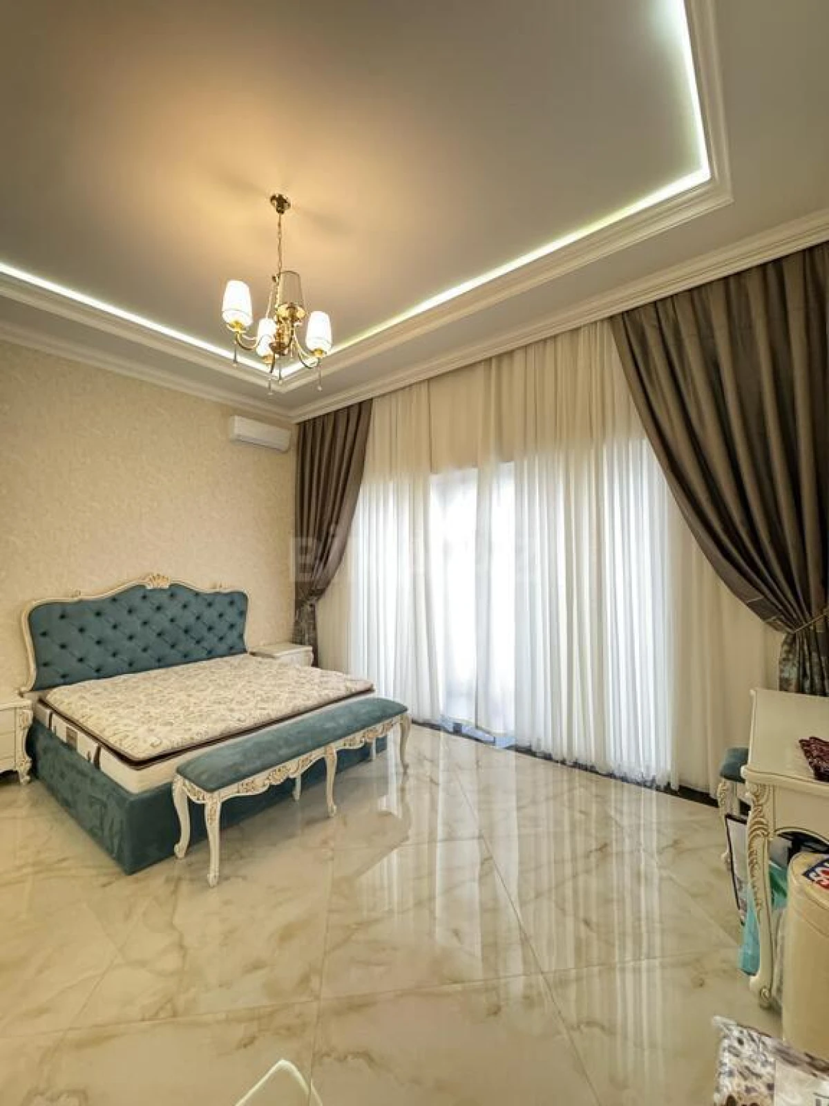 Satılır 7 otaqlı həyət evi 500 m²